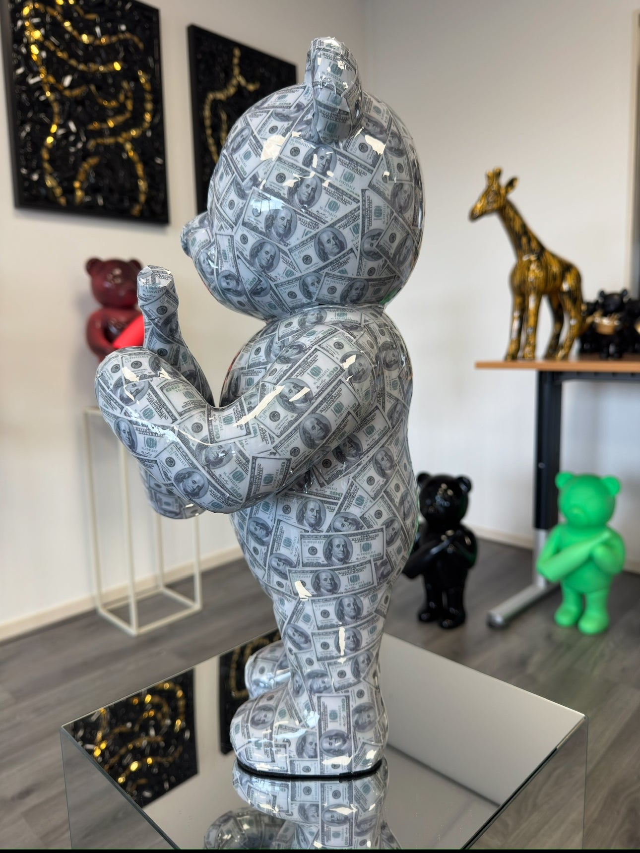 32.000 Dollar Bear