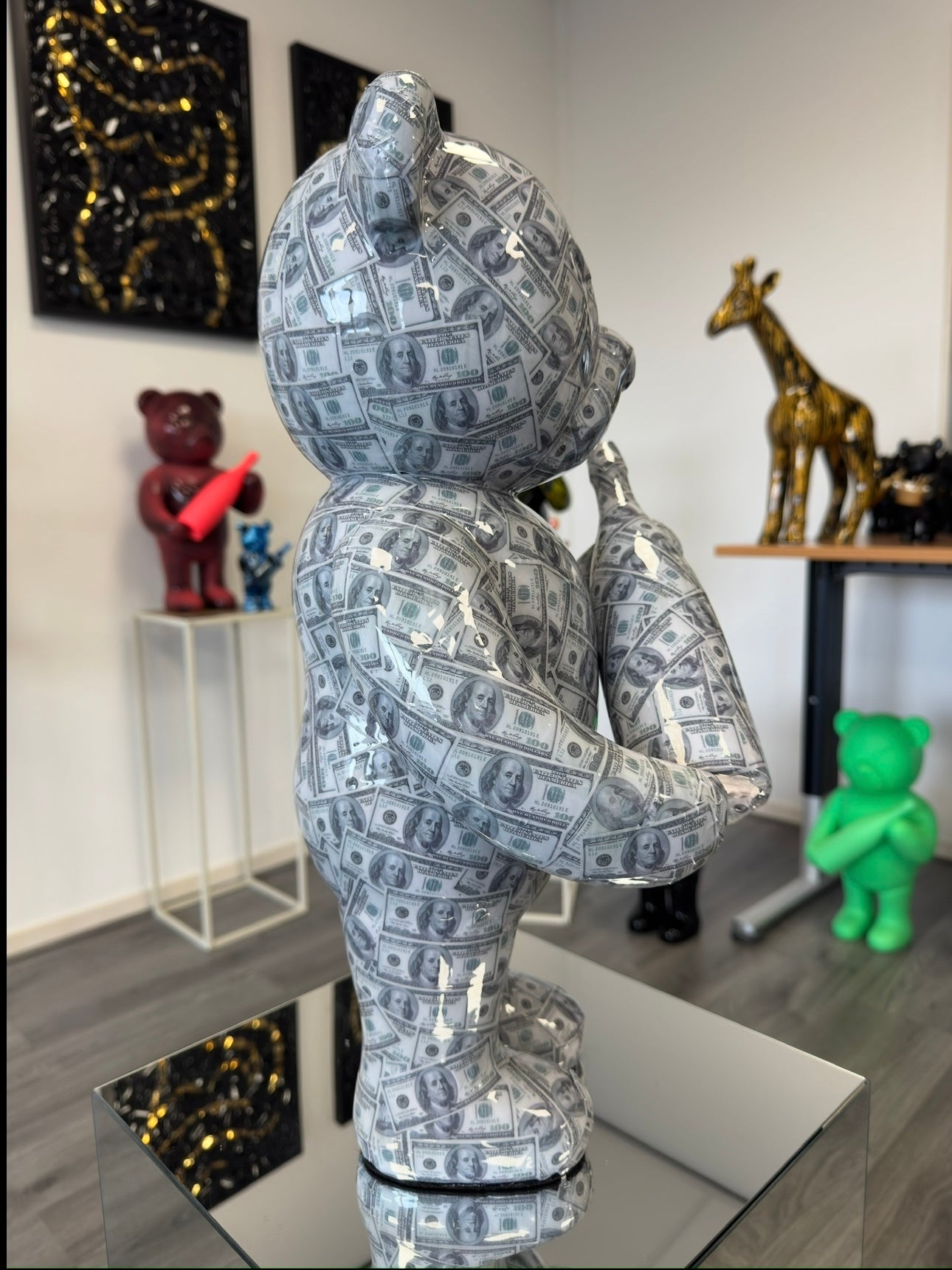 32.000 Dollar Bear