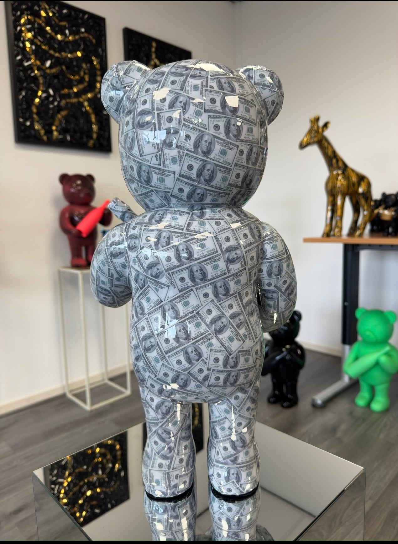 32.000 Dollar Bear