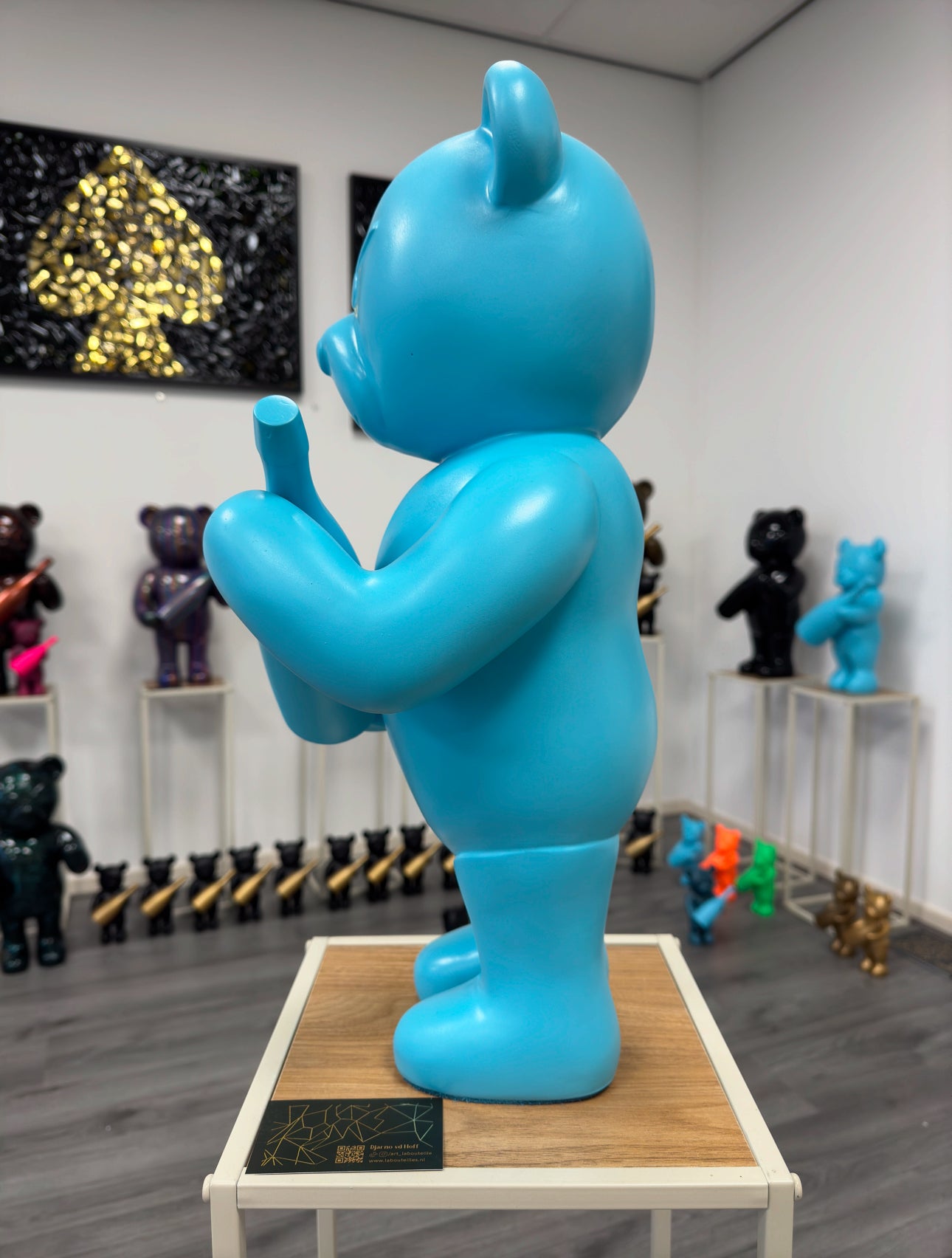 Champagne bear Aqua