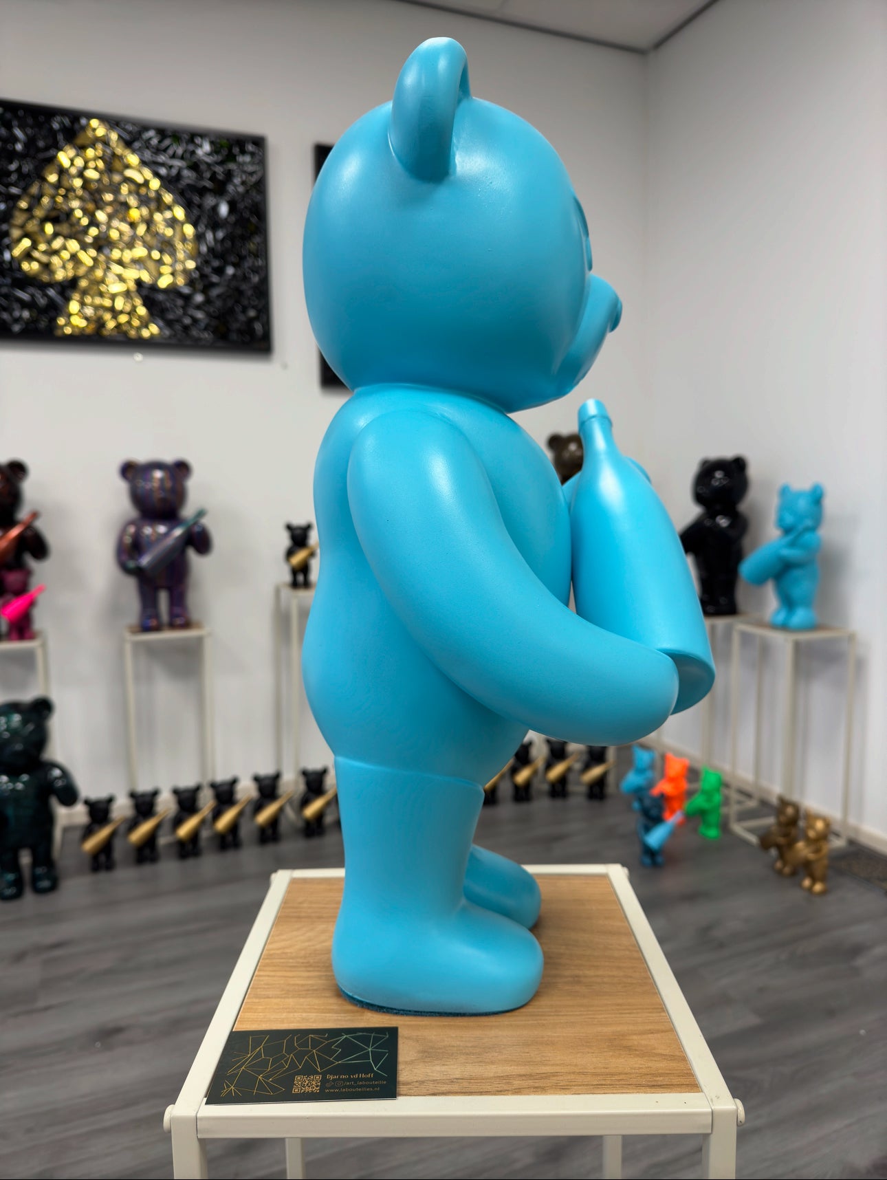 Champagne bear Aqua
